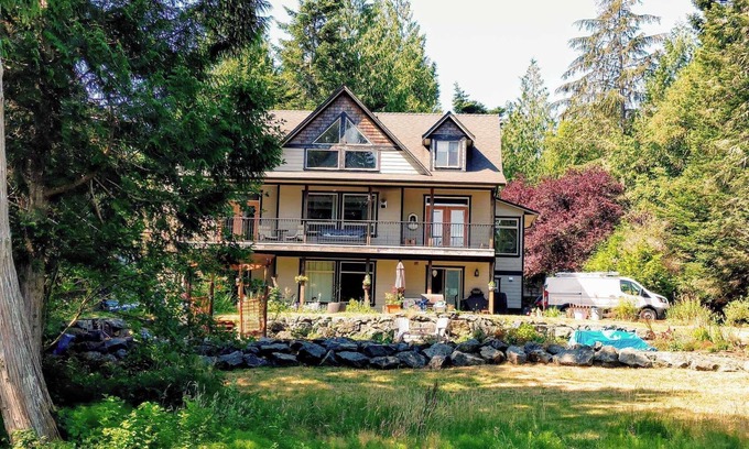 Otter Point Casa | Lovely large Lakehouse with breathtaking views in peaceful surroundings in Sooke