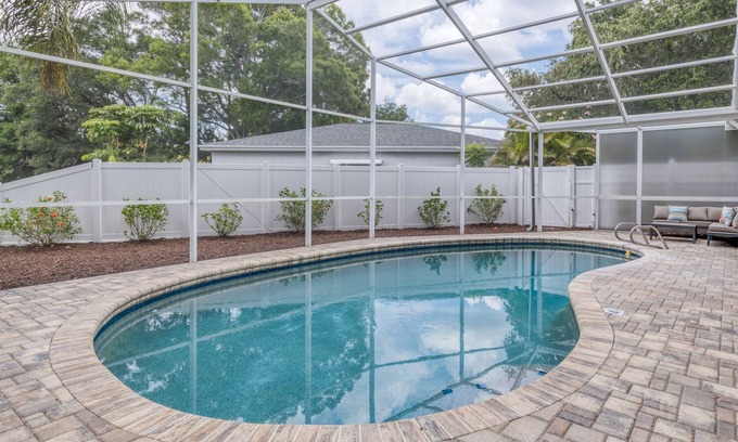 Pinebrook Estates Casa | Lovely Largo POOL Home, sleeps 8, 122nd