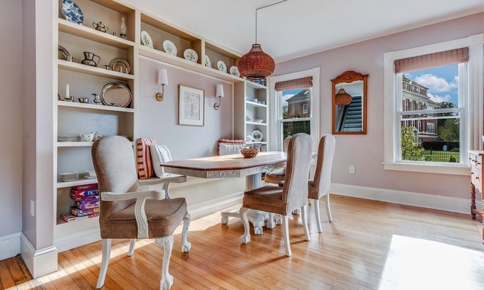 Mystic - New London Casa | Lovely & Light-Filled Victorian Townhouse with Luxury Amenities