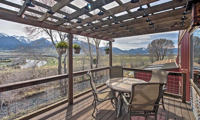 Livingston Apartamento | Lovely Livingston Loft with Mountain and River Views!
