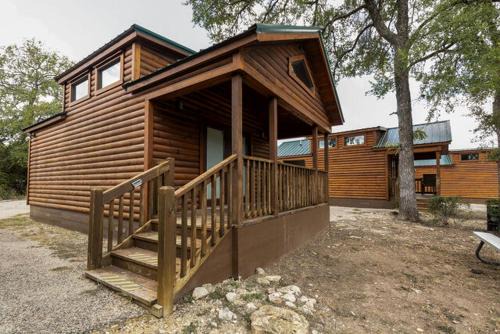 Pipe Creek Casa | Lovely Log Cabin Rental for Four near San Antonio Texas