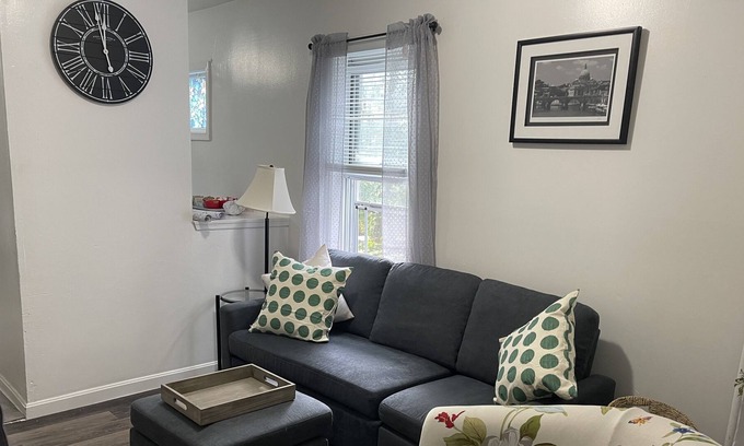 Fitchburg Apartamento | Lovely Long Term Private Three Bedroom Apartment;