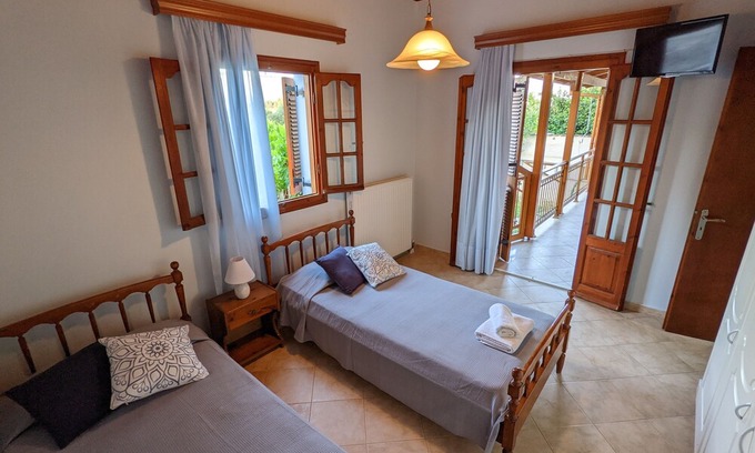 Paliki Casa | Lovely Lontza A 2-Bedroom Cozy House