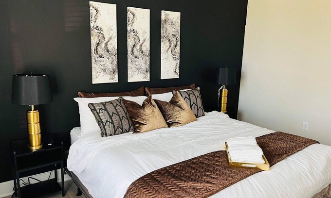 Barker Casa | Lovely Luxe Stylish 1 Bedroom Suite