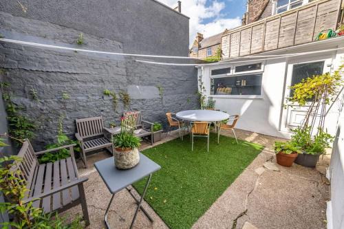 Stonehaven Apartamento | Lovely main door 1 bedroom holiday flat with patio