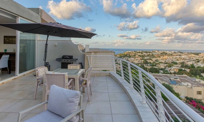 Mellieħa Heights Apartamento | Lovely Mellieha Apt with stunning terrace & views!