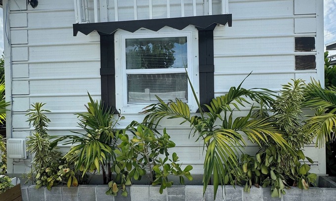 Delray Beach Cabaña | Lovely Modern Cottage in Delray Beach, Florida