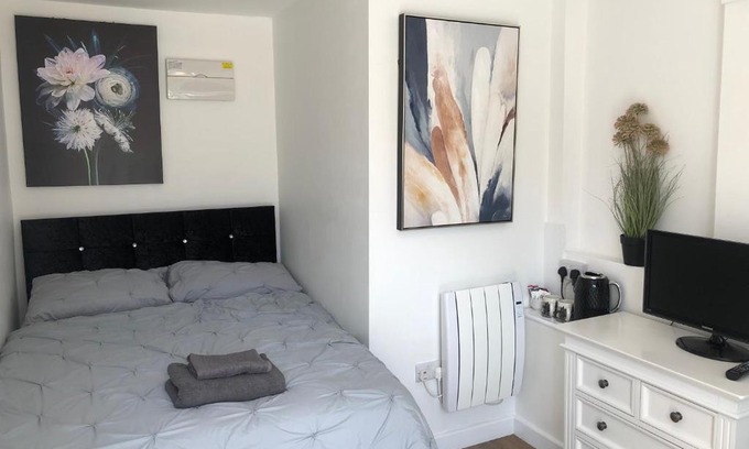 Newport Apartamento | Lovely Modern decorated 1 bed Studio
