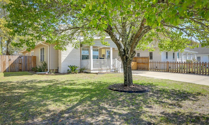 Morehead City Casa | Lovely Morehead City Home w/ Fire Pit & Gas Grill