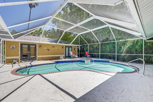 Naples Casa | Lovely Naples Home Backyard Oasis with Pool!