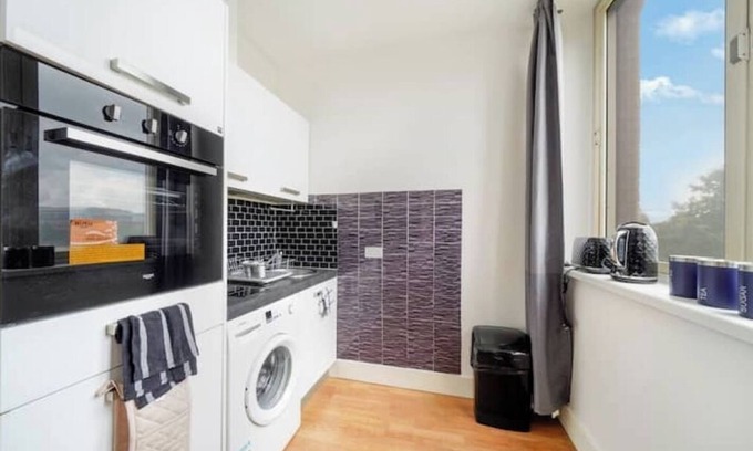 Watton at Stone Apartamento | Lovely New 1 Bed Inc Parking