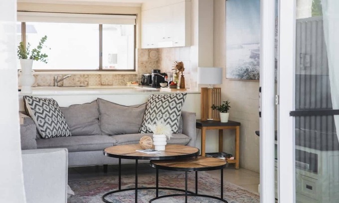 Noosa Heads Apartamento | Spacious Noosa Parade villa walking distance to Hastings St and Main Beach