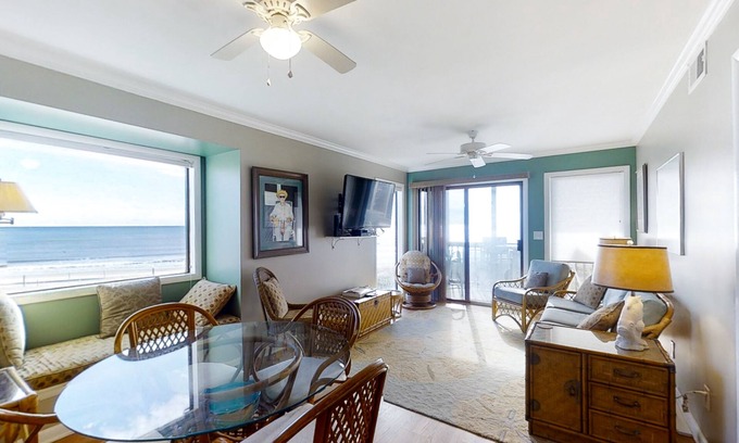 Atlantic Beach Condominio | Lovely Oceanfront Suite w/Free WiFi, Private Balcony, W/D, & Shared Pool