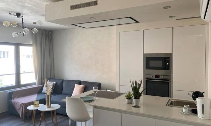 Belair Apartamento | Lovely One Bedroom Apartment in City Center with Parking, near Public Transport