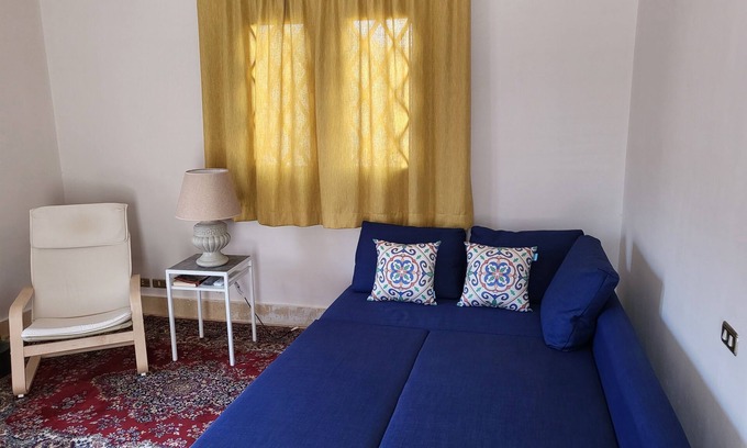 Al Rehab Apartamento | Lovely one-bedroom condo with garden view