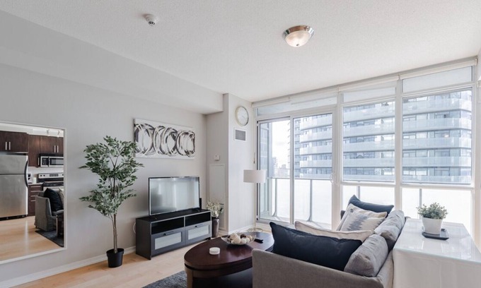 Financial District Apartamento | Lovely one-bedroom condo in the heart of the city.