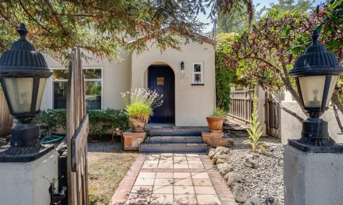Barron Park Casa | Lovely Palo Alto Cottage ~ Near Stanford, tech companies