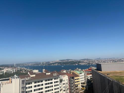 Gumussuyu Mahallesi Apartamento | Lovely Penthouse, Sea View&Terrace in Taksim