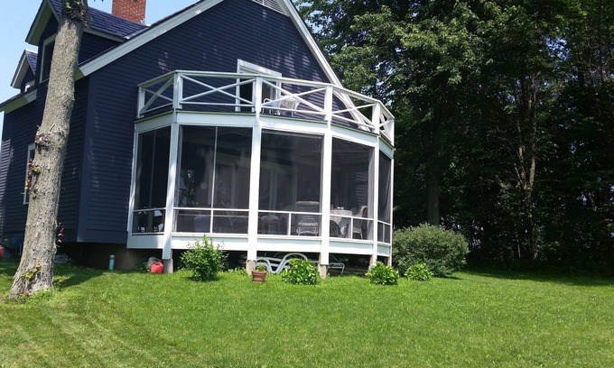 North Hero Casa | Precioso, privado 2 hab-2bath en 10 acres con vista al lago
