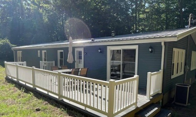 Wayland Casa | Lovely private 3 bedroom house nestled in the Hiram countryside.