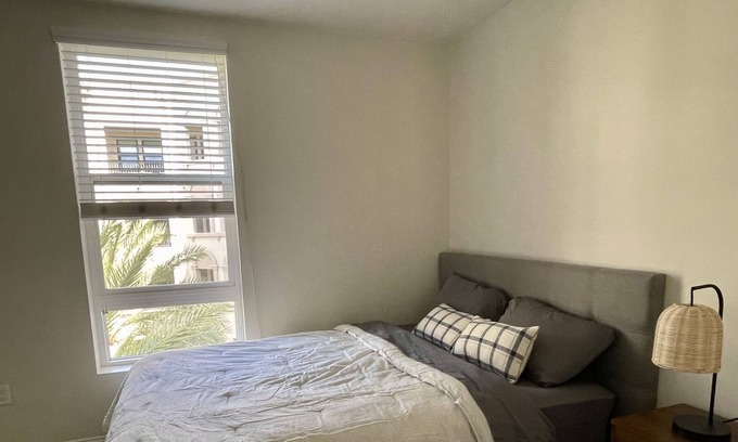Laguna Niguel Apartamento | Lovely private bedroom with shared bath(female only please)