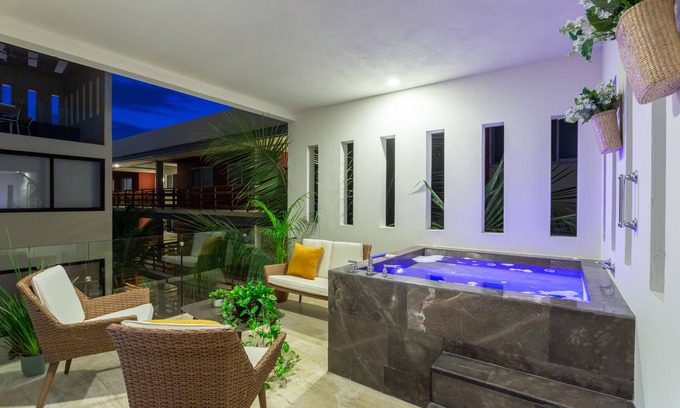 Zazil-ha Apartamento | Lovely, Private, Secure and Excellent Located One Bed Condo