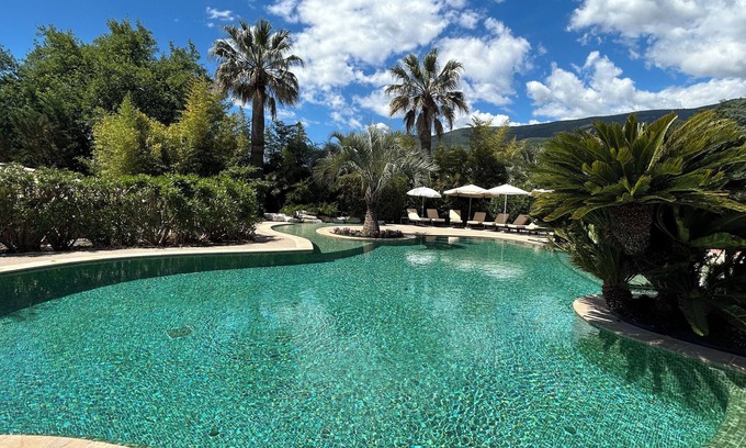 Carros Villa | Encantadora villa confortable con jardín privado, piscina, spa y sauna.