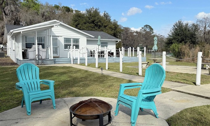 Hampton Casa | Lovely, Quaint Home on the Beautiful 822 Acre Hampton Lake
