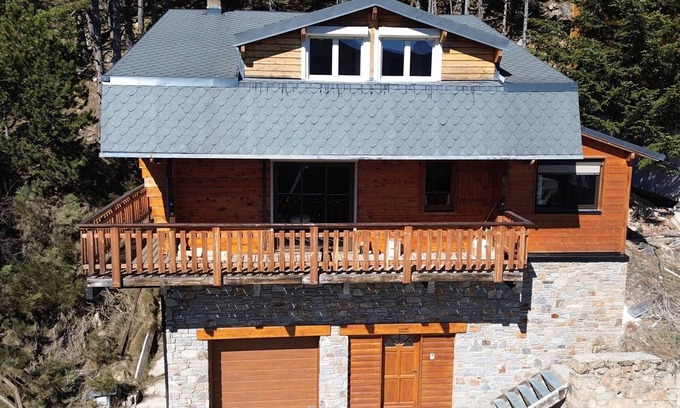 Les Angles Chalet De Esquí | Bonito chalet tranquilo con estufa, 4 habitaciones y cocina equipada