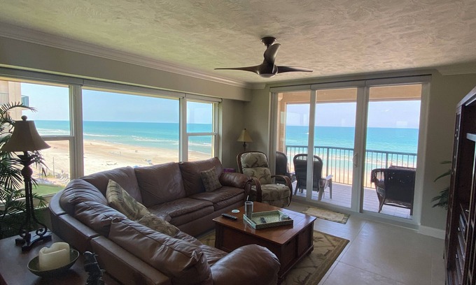 Ponce Inlet Condominio | Lovely, recently renovated beachfront condo with pool on non-driving beach