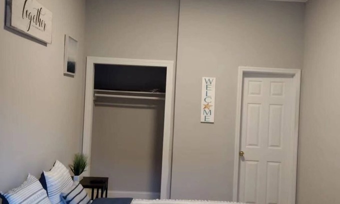 Goose Creek Apartamento | lovely relaxing room with hight speed internet , neflix with a independent entry