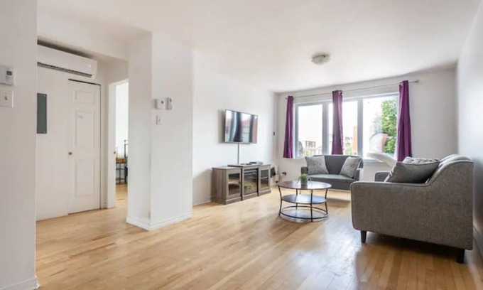Francois-Perrault Apartamento | LOVELY RENTAL UNIT ⭐️ BALCONY⭐️ HIGHWAY 40