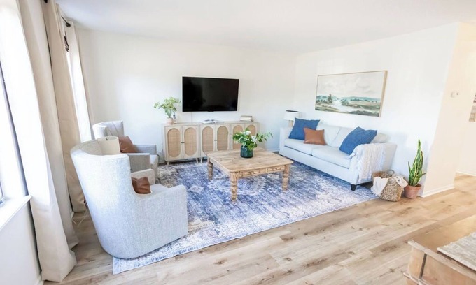 Columbia Casa | Lovely Restored 3-bedroom patio house near Lex Med Center