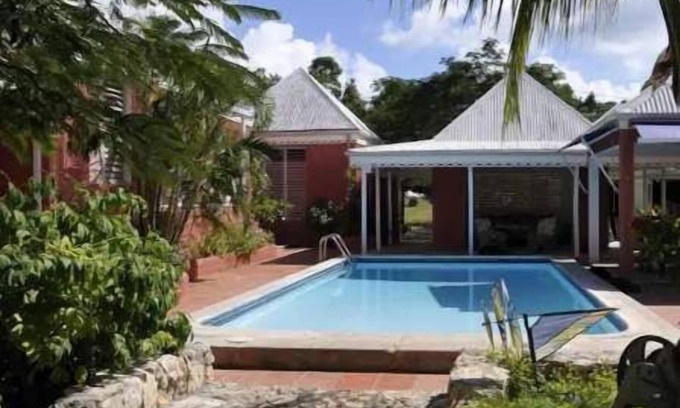 Les Terres Basses Cabaña | Lovely, romantic cottage in safe Terres Basses tucked away in private setting.
