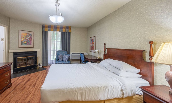 Saint-Sauveur Casa | Lovely room with balcony 26