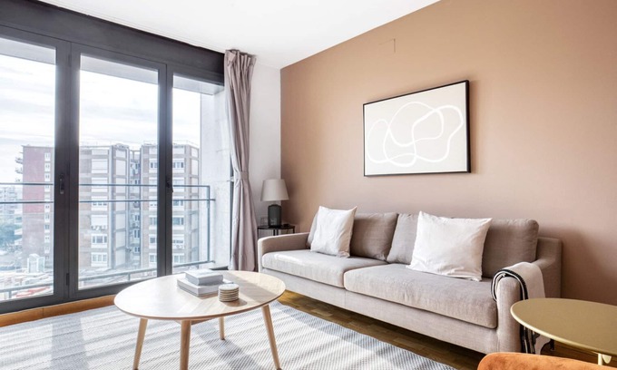 Les Tres Torres Apartamento | Lovely Sant Gervasi-Galvany del Poblenou 2BR w/ Balcony, by Blueground