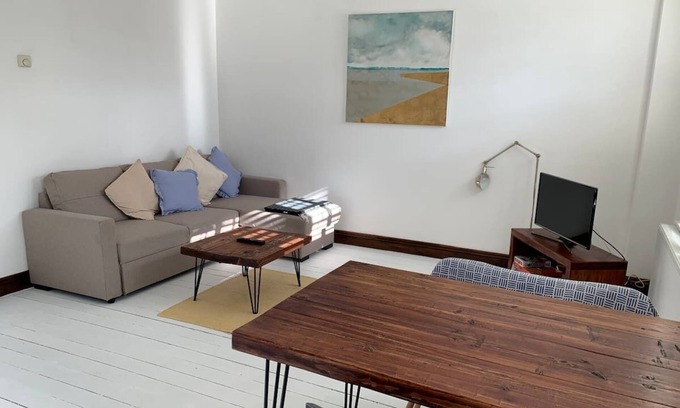 Leigh-on-Sea Cabaña | Lovely Seaside Ground Floor Cottage in Old Leigh