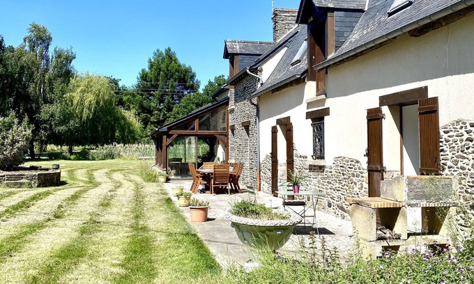 Noyal-sur-Vilaine Apartamento | Lovely self-contained studio in country gite