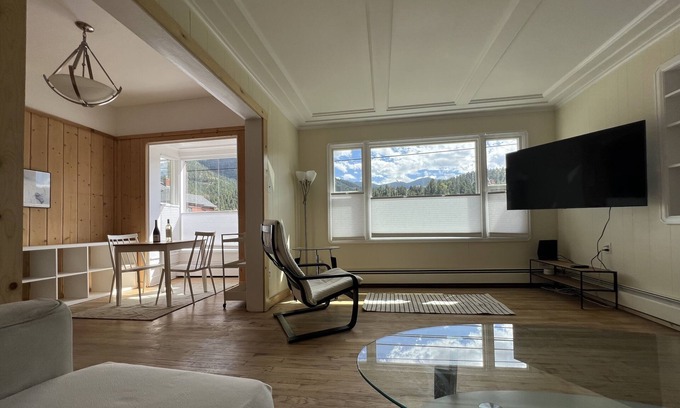 Idaho Springs Casa | Lovely, Spacious 1 Bedroom - Awesome VIEWS, LIGHT
