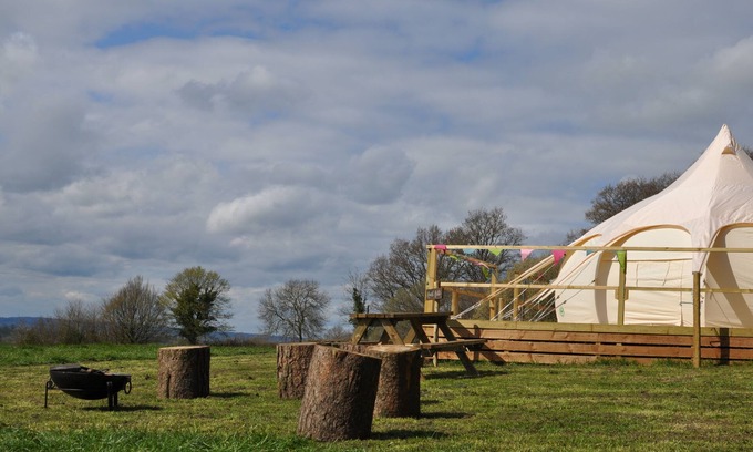 Shaftesbury Cabina | Lovely spacious lotus bell tent in Shaftesbury, UK