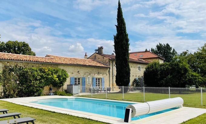 Brioux-sur-Boutonne Otro | Encantadora casa de piedra, gran piscina privada climatizada y jardines, ideal para familias