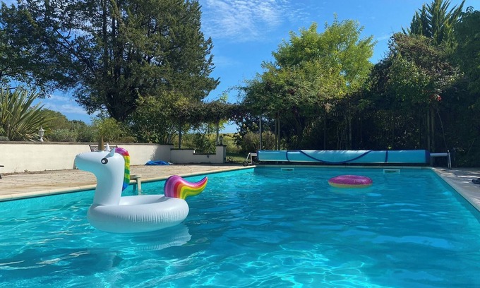 Allemans Casa | Lovely stone country house on a four-hectare estate with swimming pool & jacuzzi