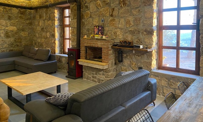 Karaoz Casa | Lovely Stonehouse with Pool and Backyard in Izmir