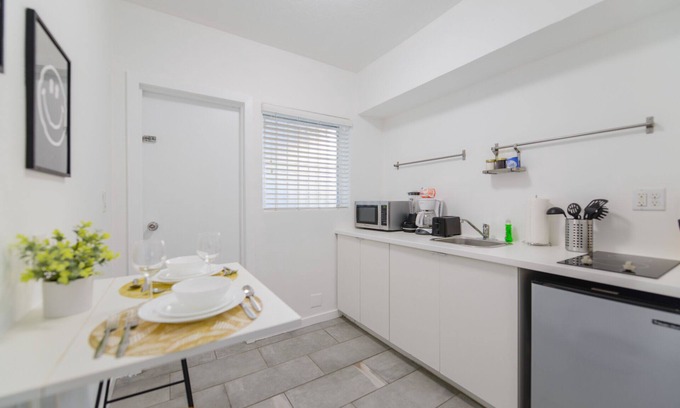 Northeast Miami Condominio | Lovely Studio 15 min from the beach
