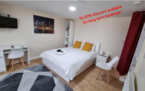 Harehills Apartamento | Lovely studio-flat with free parking, free WiFi.