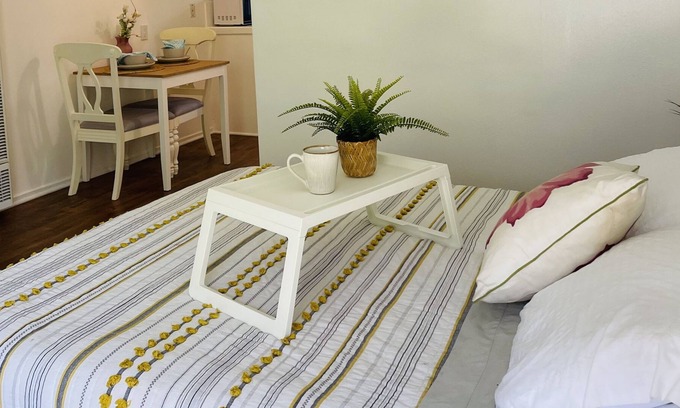 Gardena Apartamento | Lovely studio in the heart of gardena..