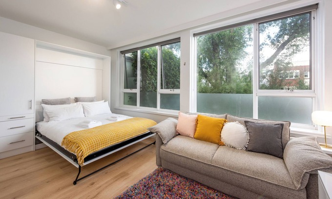 Richmond North Apartamento | Lovely Studio with Free Parking in East Melbourne!
