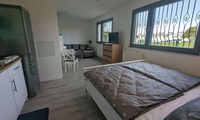 Asten Condominio | Lovely studio with free parking on premisis