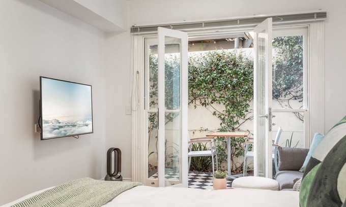 Lewisham Apartamento | Lovely Studio with Patio 25 min from Sydney CBD