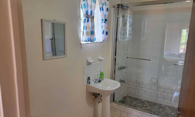 Mandeville Apartamento | Lovely studio with WiFi in Cool, Cool Mandeville
